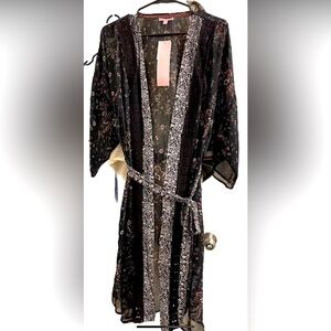 3/20 Women’s M Free 2 Love Black Floral Kimono LGBQT company